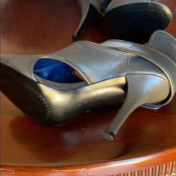 Shoes - Picture 3 of 9